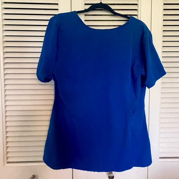 NWOT HH Works scrub Top - Picture 2 of 4